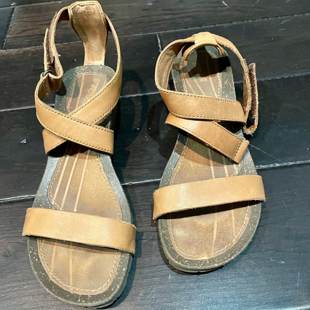 Teva Women's Cabrillo Leather Wedge Strappy Sandal size 6 US